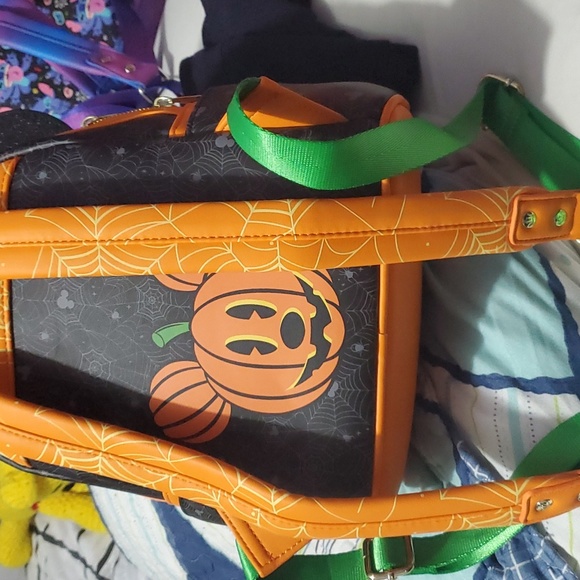 A loungefly backpack is  new - Picture 3 of 4